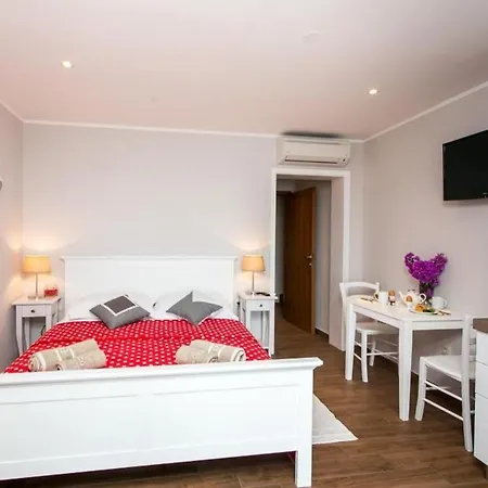 Apartamento Mirjana - Studio With Terrace And Sea View *